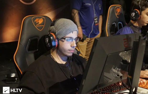 也表明她在 也表明她在